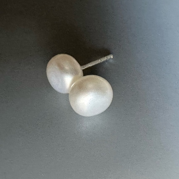 Sterling Silver Freshwater White Pearl Stud Earring 9mm - Picture 8 of 11